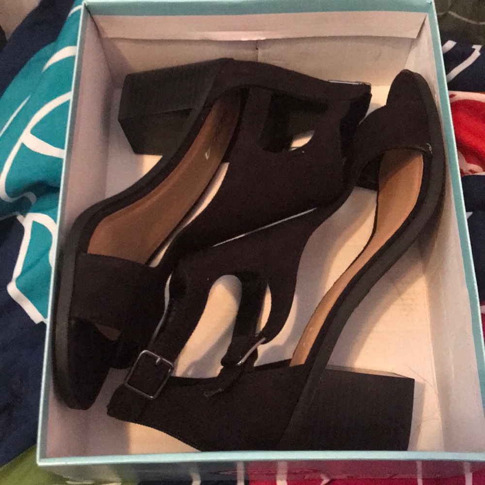 NIB Soda Heeled Sandals